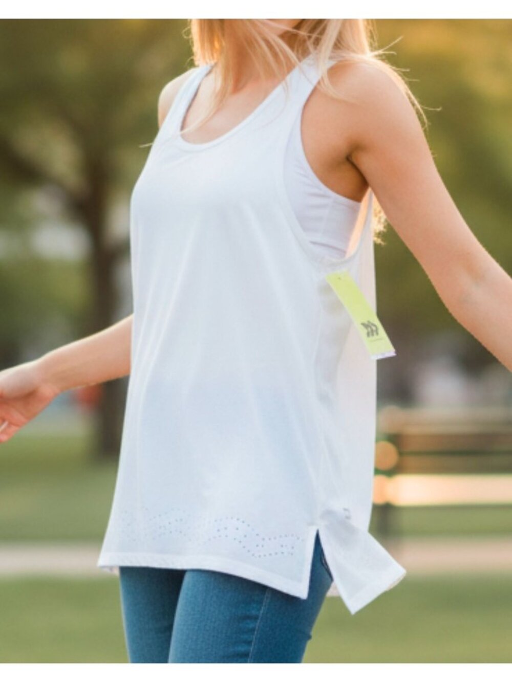 Loose-Fit White Racerback Tank Top With Laser-Cut Hem Detailing Lightweight Fabr - Picture 3 of 11